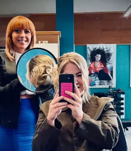 Mirjana Mrakić - Der FRISEUR in der PERNAU